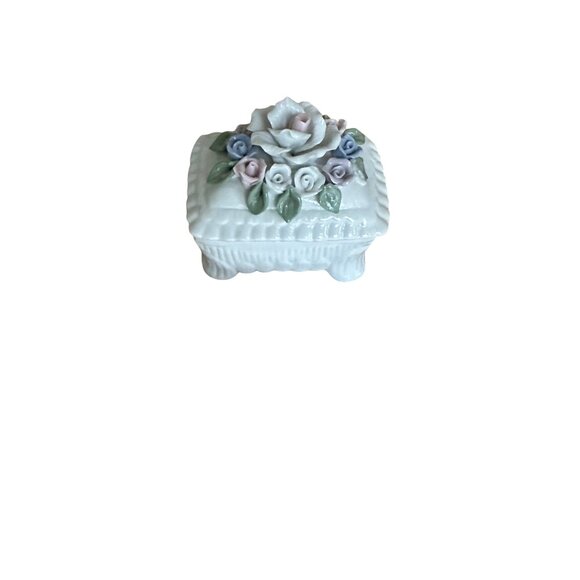 Vintage Handcrafted Porcelain Trinket Box With Floral Lid Design Ivory Rose - Picture 6 of 8